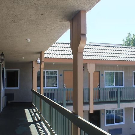 הות'ורן El Rancho Inn מראה חיצוני תמונה