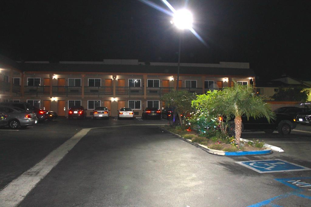 הות'ורן El Rancho Inn מראה חיצוני תמונה