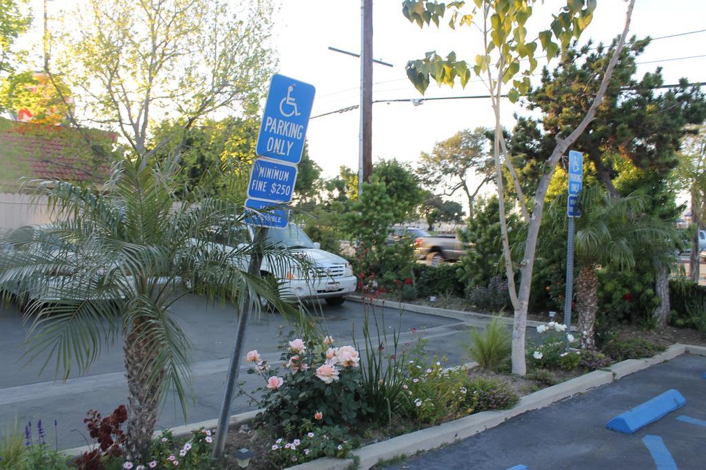 הות'ורן El Rancho Inn מראה חיצוני תמונה
