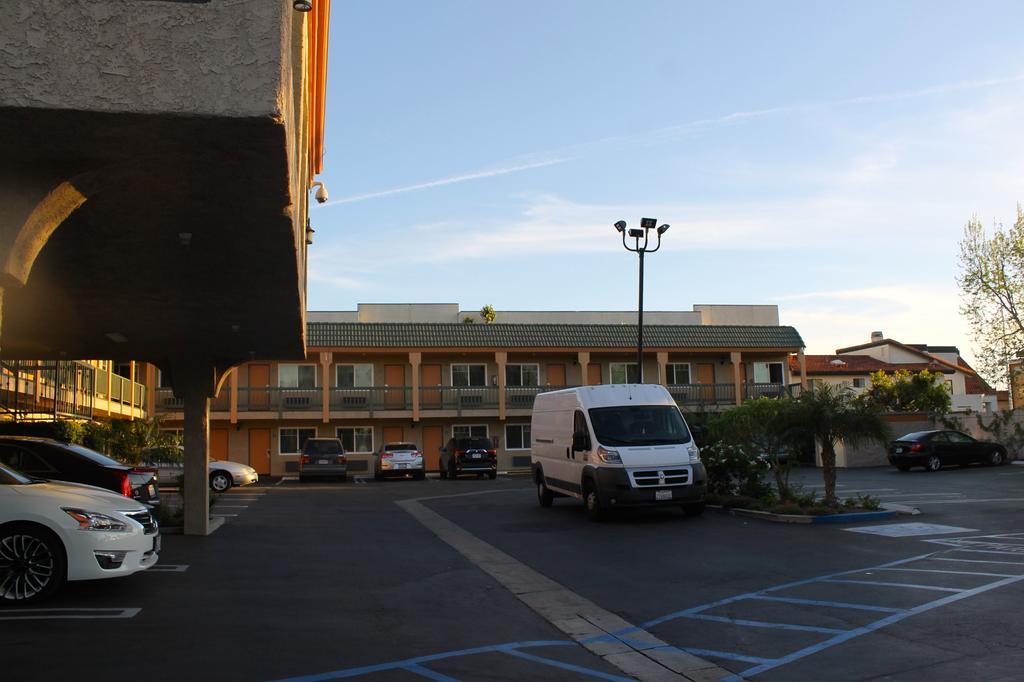 הות'ורן El Rancho Inn מראה חיצוני תמונה