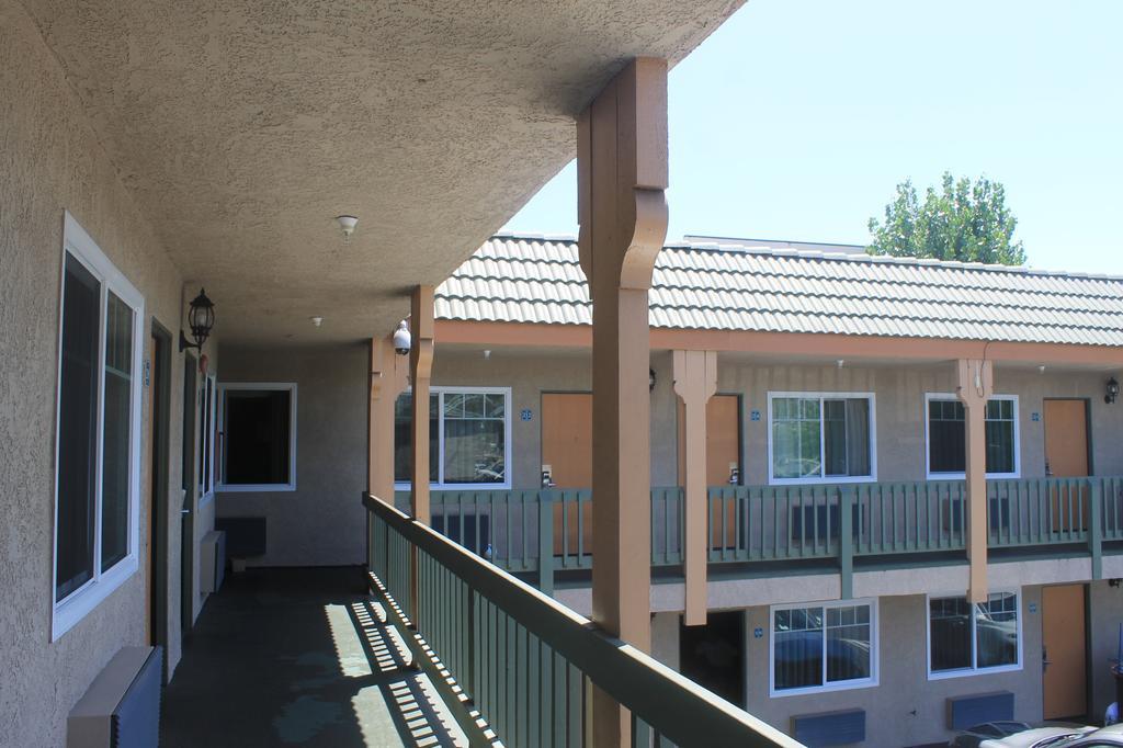 הות'ורן El Rancho Inn מראה חיצוני תמונה
