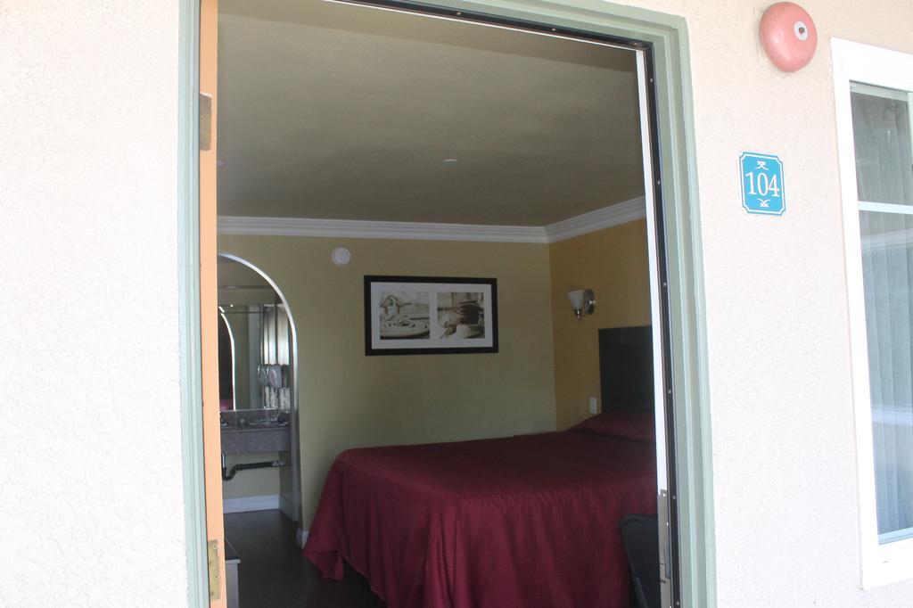 הות'ורן El Rancho Inn מראה חיצוני תמונה